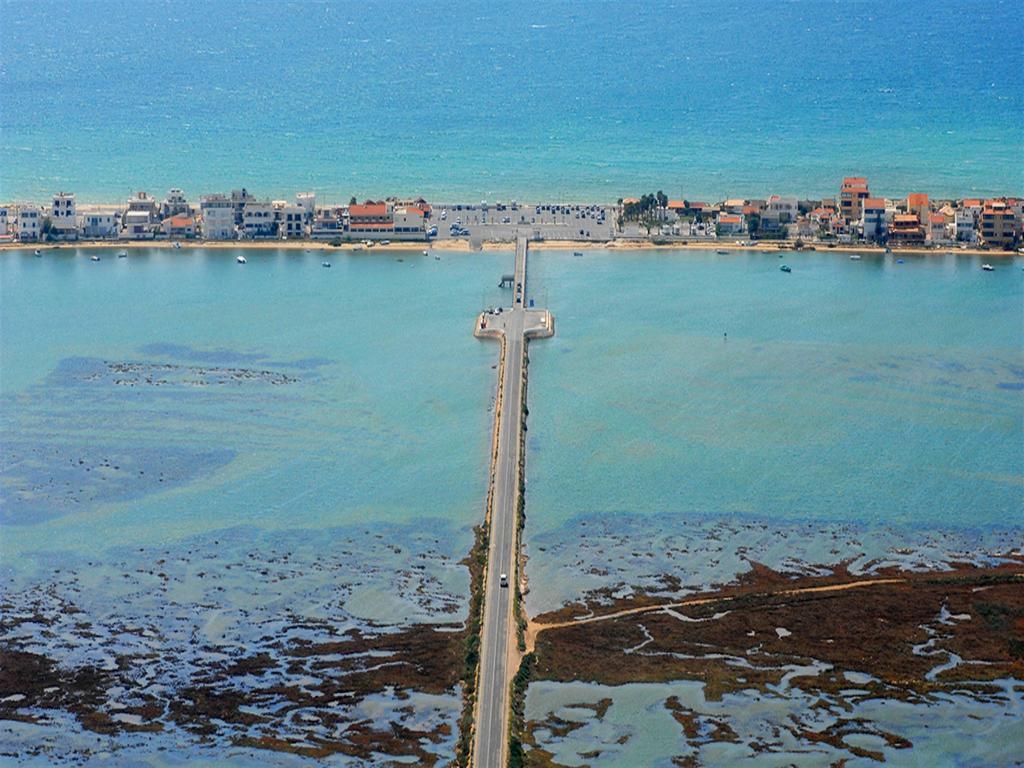 Golden Beach Guest House & Rooftop Bar Faro Dış mekan fotoğraf